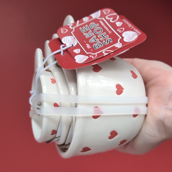 ❌SOLD❌Bakeshop Stacking Valentine's Day Measuring Cup Set with Heart Design - Picture 4 of 10